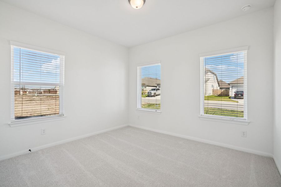 Spacious, unfurnished interior of a new home in Village at Three Oaks, Seguin (Image 55).