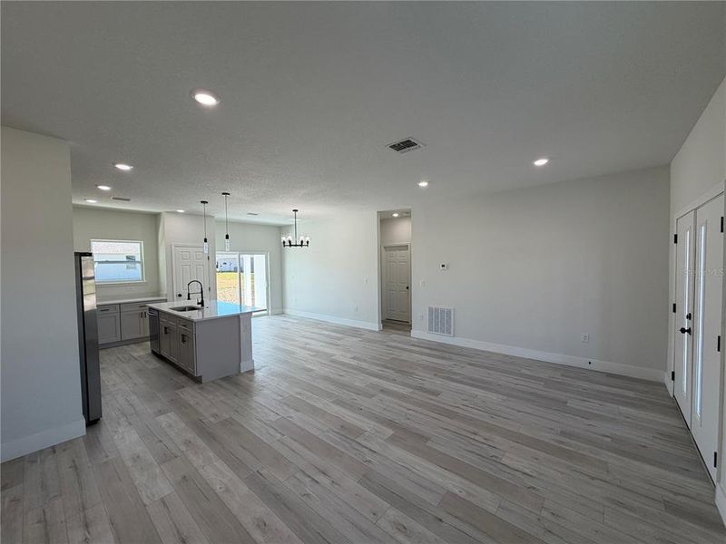 Spacious, unfurnished interior of a new home in , Sebring (Image 10).