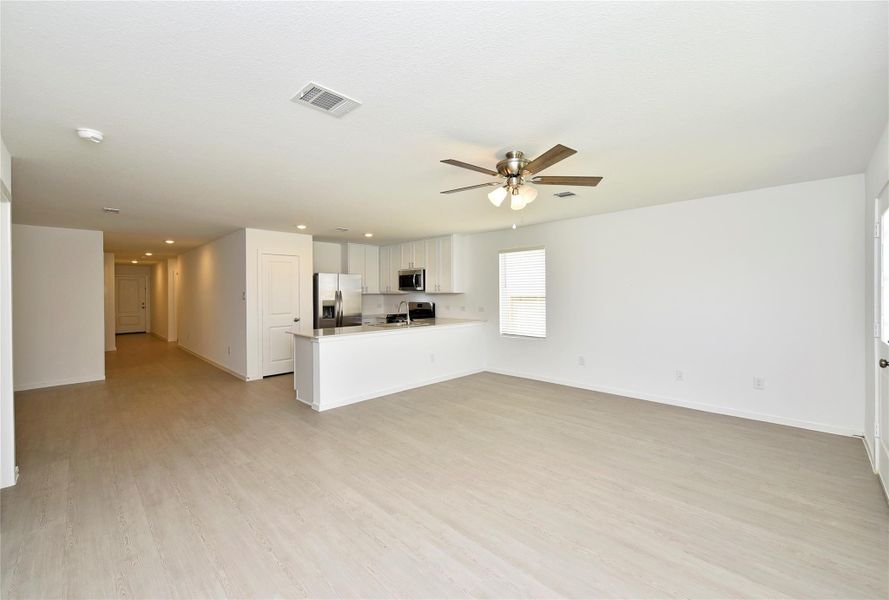 Spacious, unfurnished interior of a new home in Grand Oaks Reserve, Cleveland (Image 12). Spacious, unfurnished interior of a new home in Grand Oaks Reserve, Cleveland (Image 12).