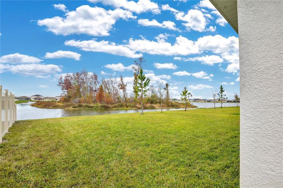 Exterior details and patio area of a home in North Park Isle, Plant City (Image 22).