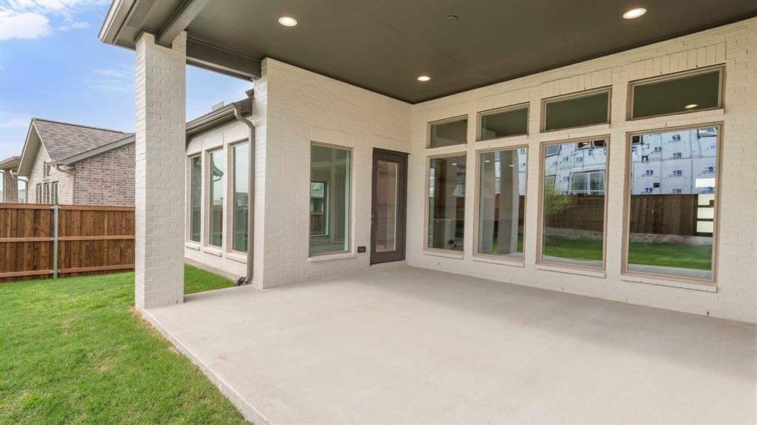 Exterior details and patio area of a home in Hillstead, Lavon (Image 22).