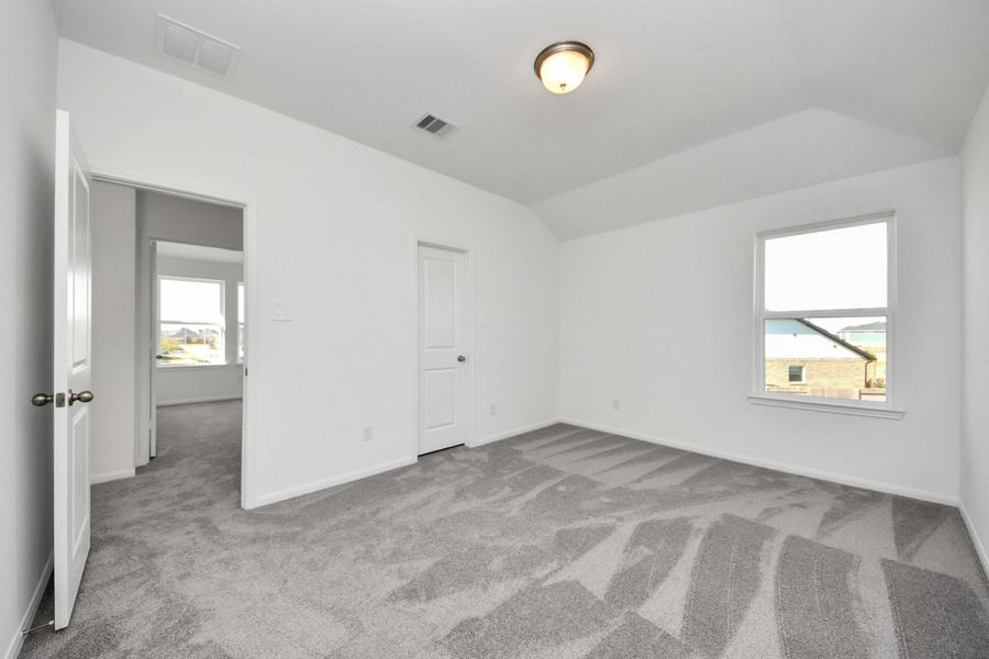 Spacious, unfurnished interior of a new home in Sunterra: Landmark Collection, Katy (Image 11).