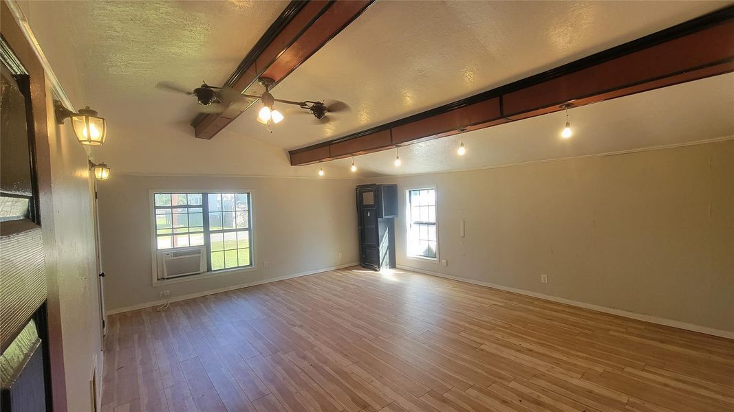 Spacious, unfurnished interior of a new home in , Vidor (Image 23). Spacious, unfurnished interior of a new home in , Vidor (Image 23).