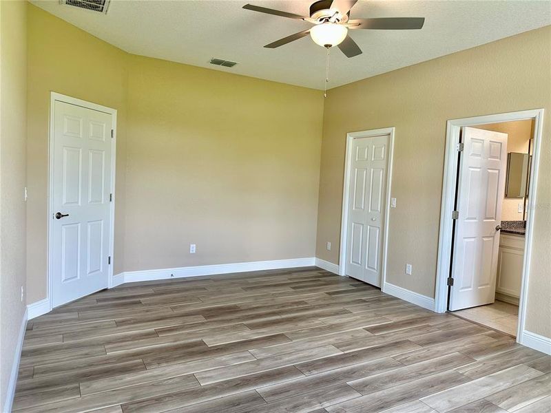 Spacious, unfurnished interior of a new home in , Weeki Wachee (Image 42).