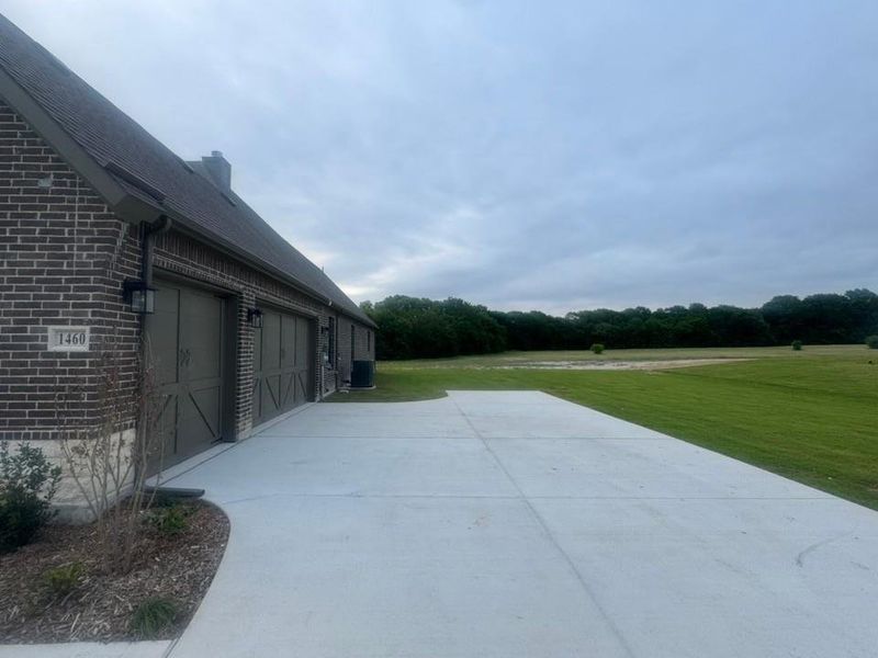 Exterior details and patio area of a home in King Crossing Estates, Van Alstyne (Image 3).