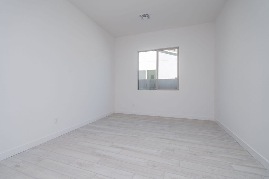 Spacious, unfurnished interior of a new home in Soleo, San Tan Valley (Image 11).