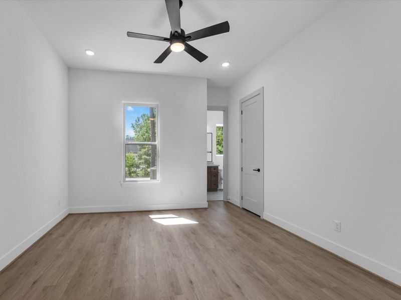 One of the two secondary bathrooms