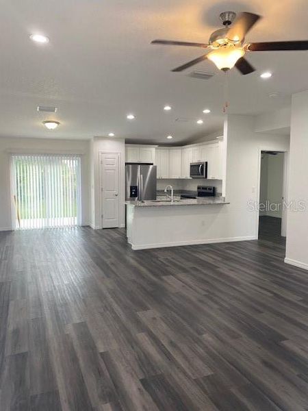 Spacious, unfurnished interior of a new home in , Ocklawaha (Image 27).