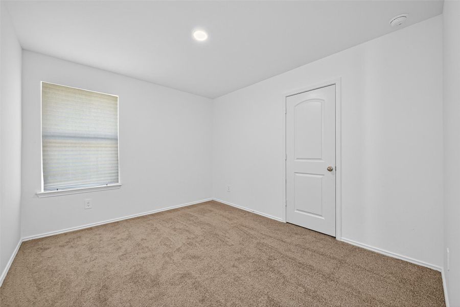 Spacious, unfurnished interior of a new home in Breckenridge Forest, Spring (Image 9).