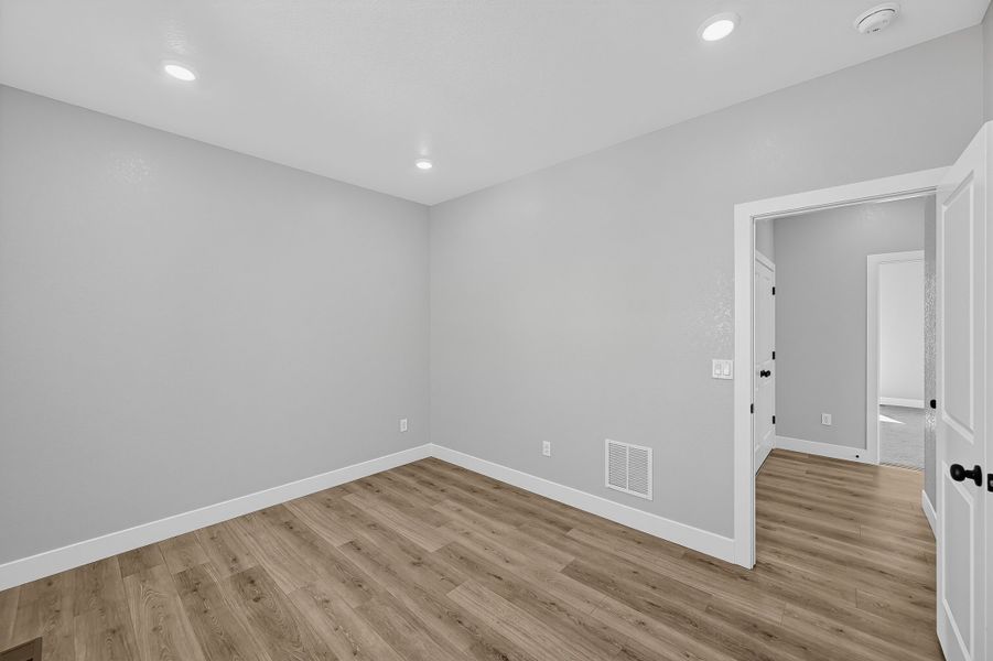Spacious, unfurnished interior of a new home in Trailstone, Arvada (Image 16).