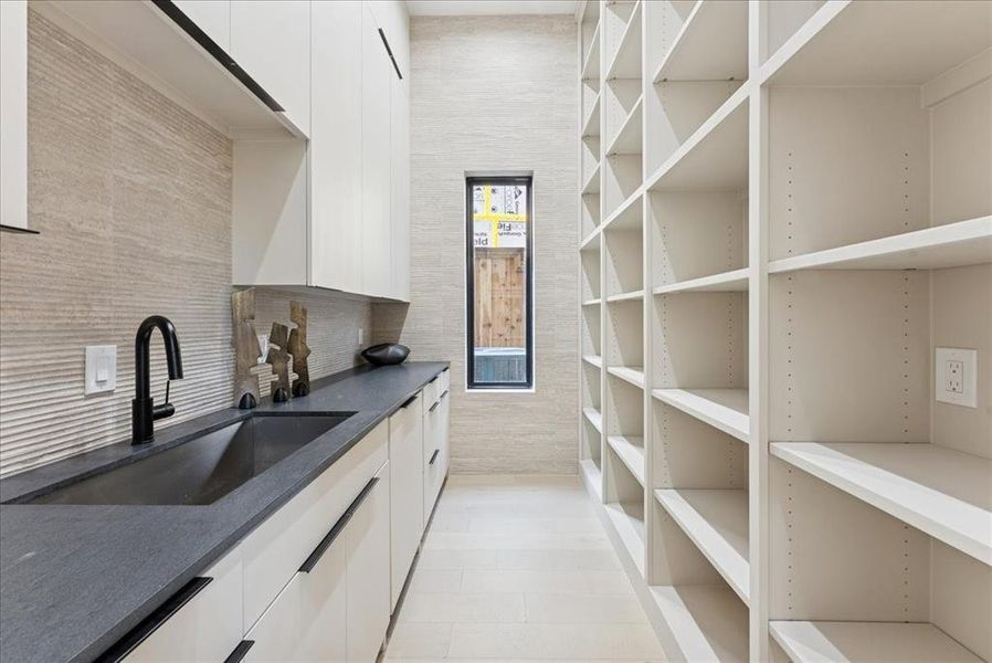 Furnished interior view inside a new home in , Dallas (Image 25). Furnished interior view inside a new home in , Dallas (Image 25).