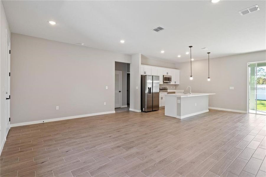 Spacious, unfurnished interior of a new home in Marion Oaks, Ocala (Image 13).