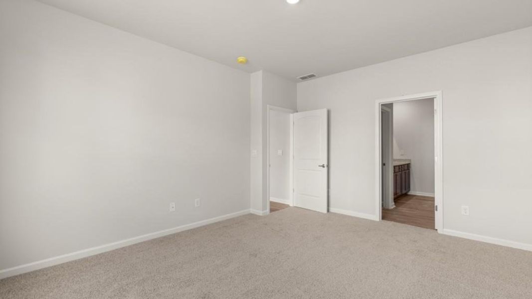 Spacious, unfurnished interior of a new home in Fairway 17 at Mirror Lake, Villa Rica (Image 27).