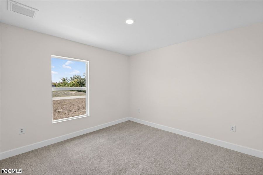 Spacious, unfurnished interior of a new home in Cape Coral, Cape Coral (Image 18).