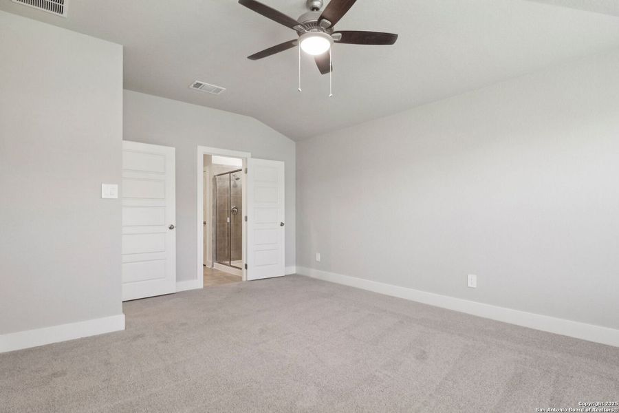 Spacious, unfurnished interior of a new home in Scenic Crest - Premier Series, Boerne (Image 32).