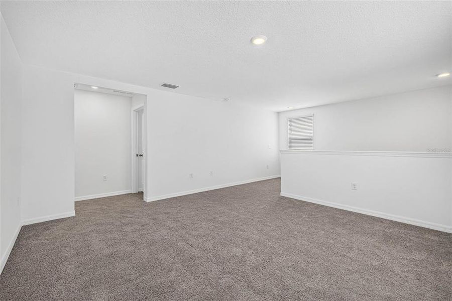 Spacious, unfurnished interior of a new home in , Tampa (Image 42).