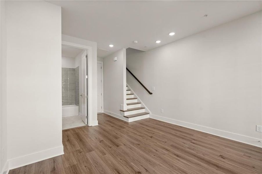 Spacious, unfurnished interior of a new home in , Alpharetta (Image 28).