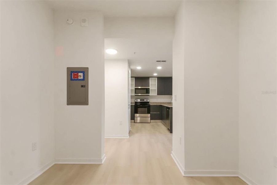 Spacious, unfurnished interior of a new home in , Orlando (Image 14).