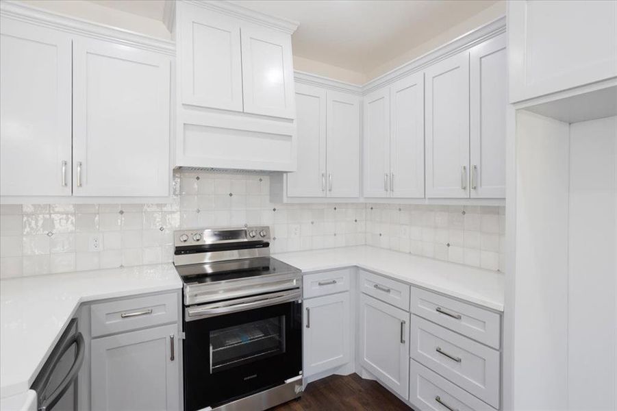 Furnished interior view inside a new home in , Sherman (Image 6).