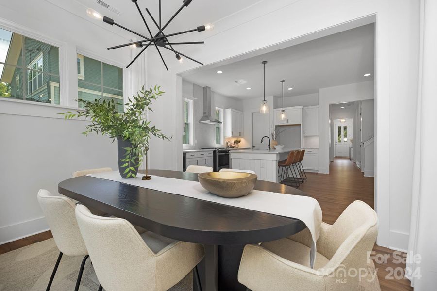 Craftsman Trim & Ceiling Mouldings in Dining Area