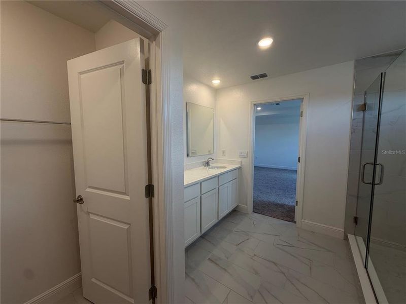 Furnished interior view inside a new home in Villa Pass, Mascotte (Image 10).