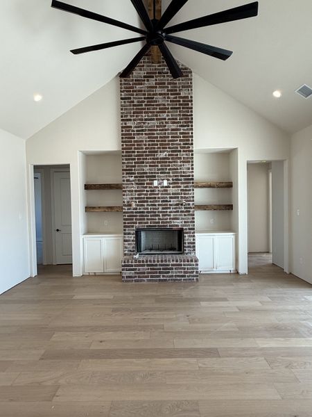 Spacious, unfurnished interior of a new home in Aledo Heights - Aledo ISD, Aledo (Image 13).