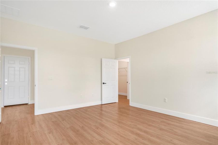 Spacious, unfurnished interior of a new home in , Ocala (Image 38).