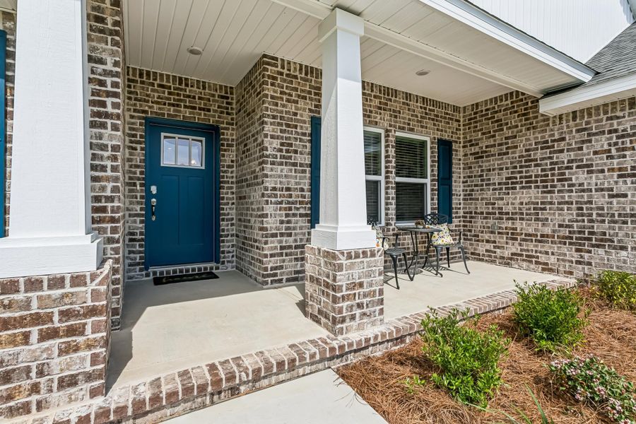 Exterior details and patio area of a home in Buckeyes Landing, Navarre (Image 3).