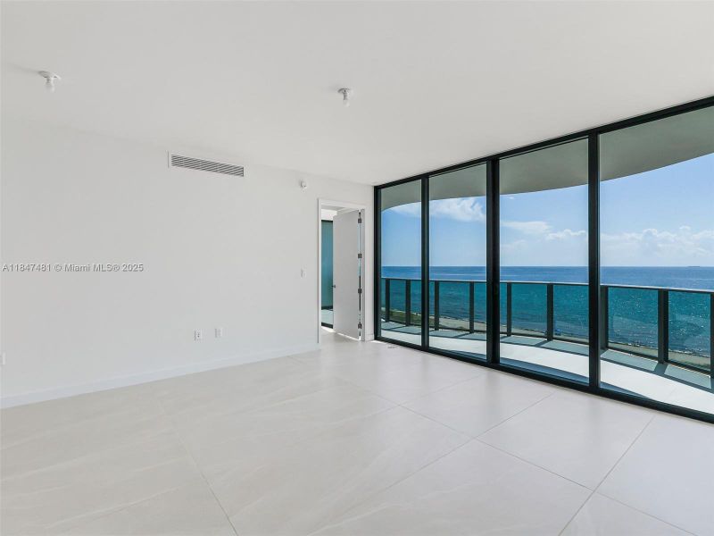 Spacious, unfurnished interior of a new home in Casamar, Pompano Beach (Image 23). Spacious, unfurnished interior of a new home in Casamar, Pompano Beach (Image 23).