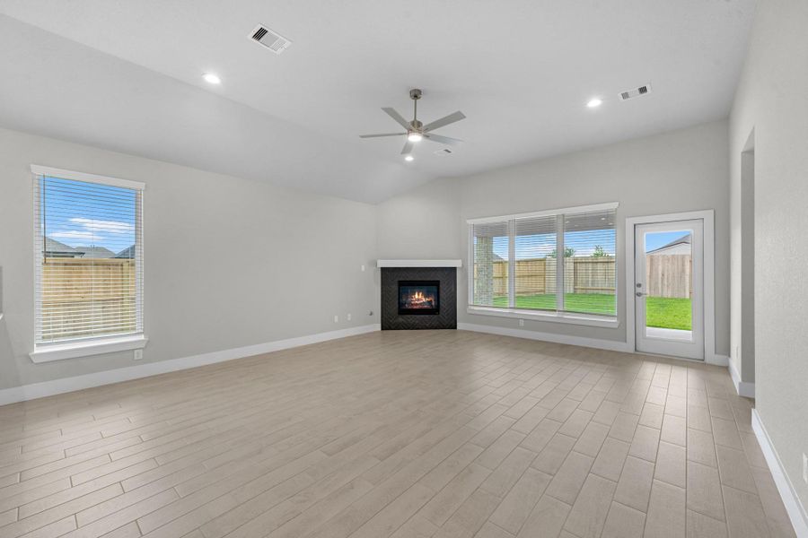 Spacious, unfurnished interior of a new home in Beacon Hill, Waller (Image 15).