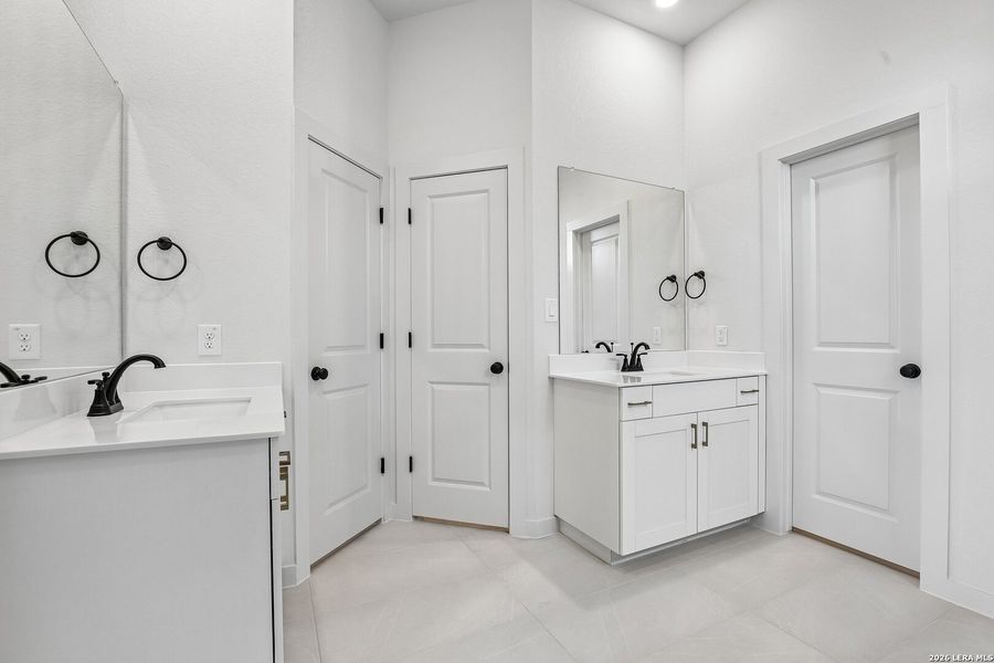 Furnished interior view inside a new home in Stream Waters, Seguin (Image 10).
