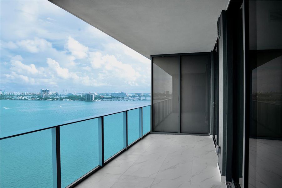 Exterior details and patio area of a home in , Miami (Image 9).