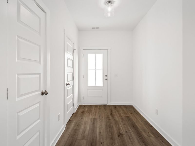 Spacious, unfurnished interior of a new home in Sage Farms, White House (Image 17).