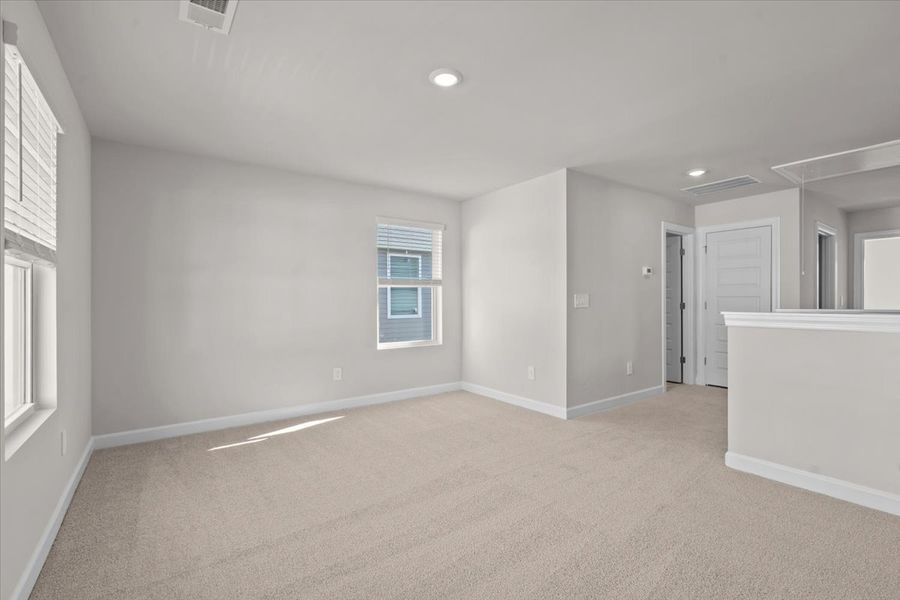 Spacious, unfurnished interior of a new home in Creek Ridge - Heritage Collection, Spartanburg (Image 14).