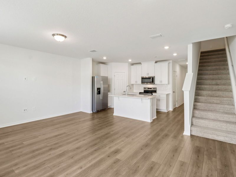 Spacious, unfurnished interior of a new home in Cagan Crossings West, Clermont (Image 8).