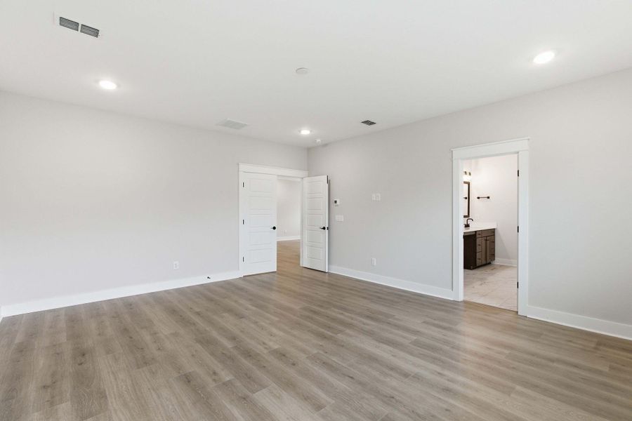 Spacious, unfurnished interior of a new home in Liberty Hill Farm, Mount Pleasant (Image 51).