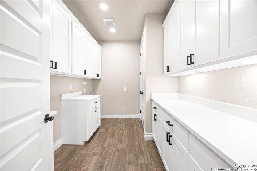 Furnished interior view inside a new home in , La Vernia (Image 16).