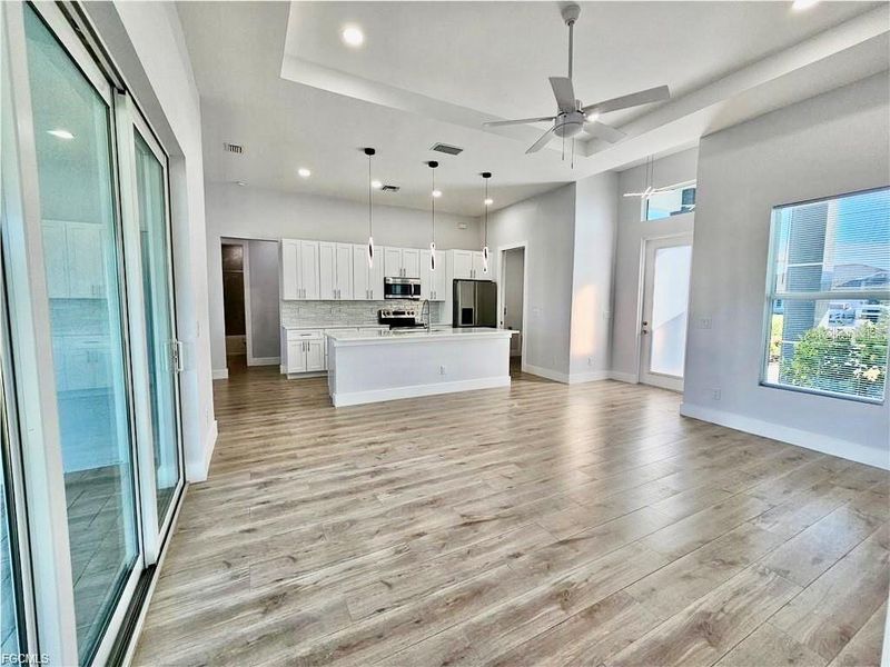 Spacious, unfurnished interior of a new home in , Cape Coral (Image 18).