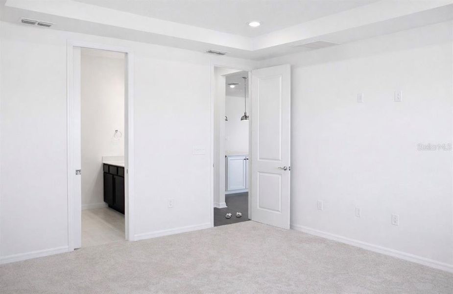 Spacious, unfurnished interior of a new home in , Clermont (Image 9).