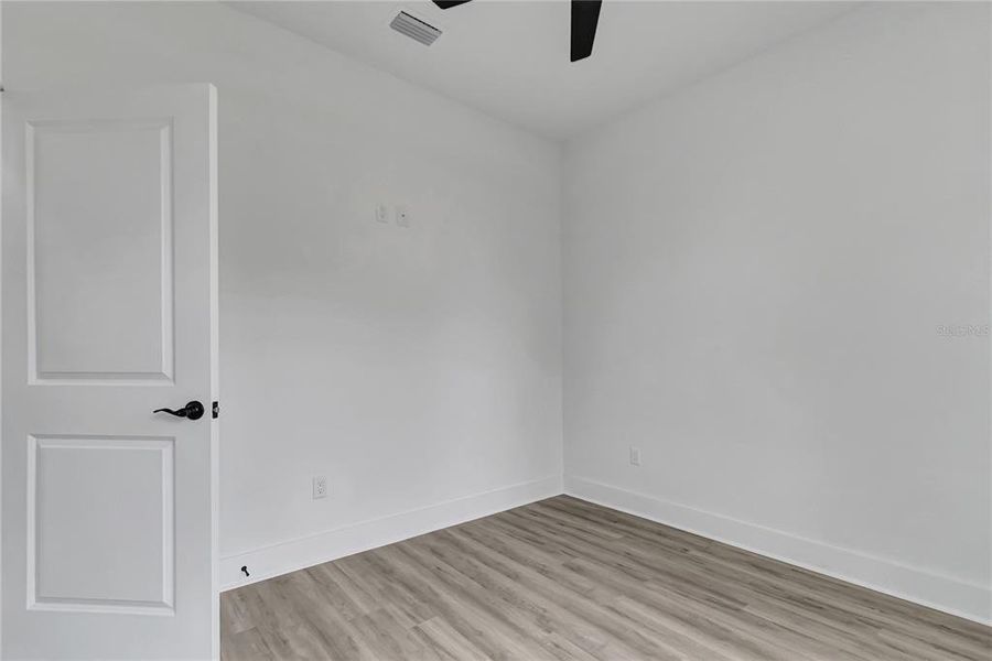 Spacious, unfurnished interior of a new home in , Plant City (Image 39).