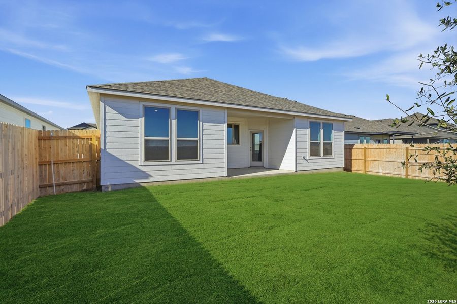 Exterior details and patio area of a home in Nopal Valley, San Antonio (Image 20).