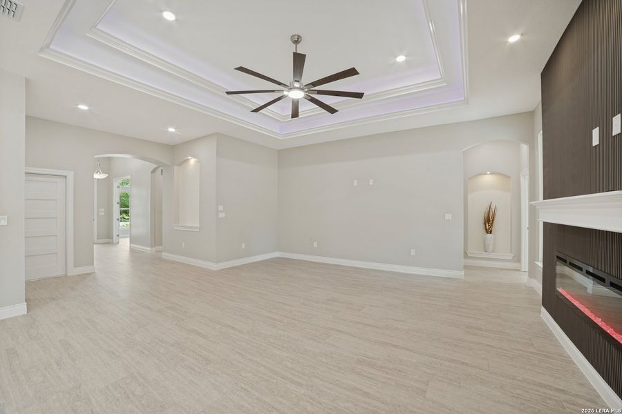 Spacious, unfurnished interior of a new home in , Natalia (Image 30).