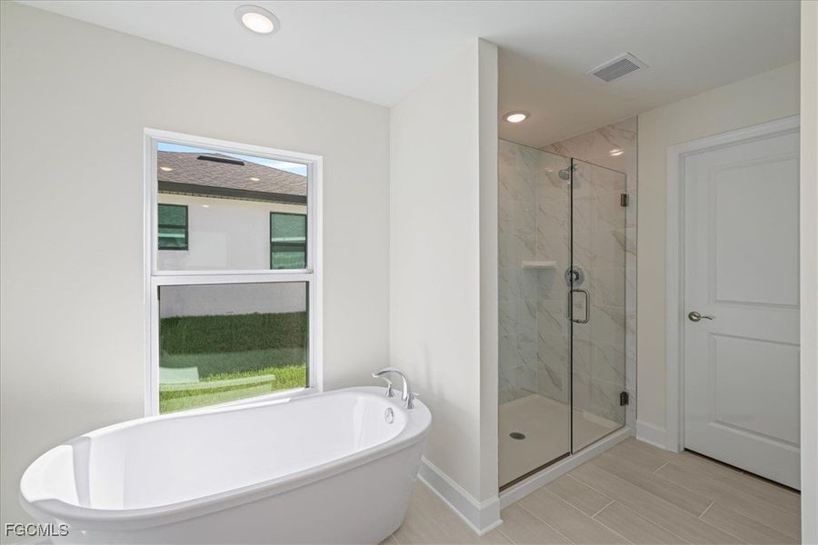 Furnished interior view inside a new home in Cape Coral, Cape Coral (Image 9).