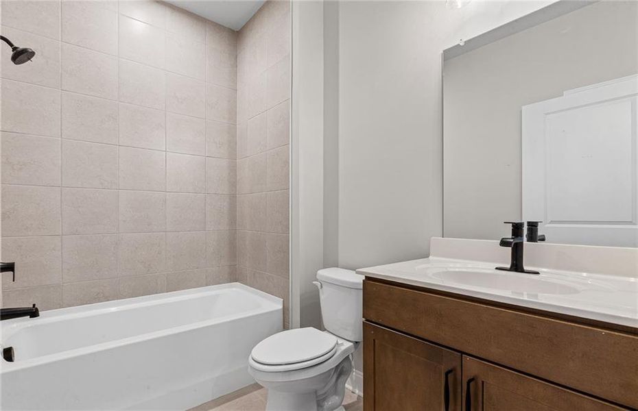 Furnished interior view inside a new home in Del Webb at Lake Oconee, Greensboro (Image 12). Furnished interior view inside a new home in Del Webb at Lake Oconee, Greensboro (Image 12).