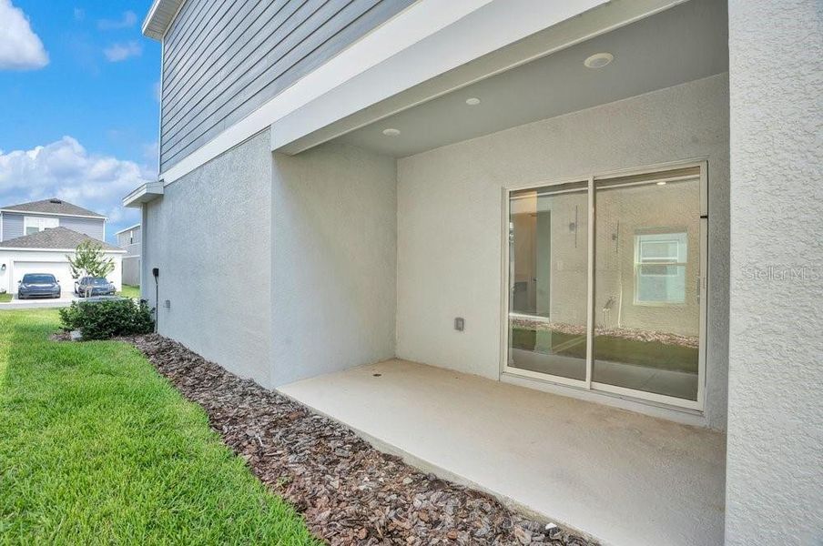 Exterior details and patio area of a home in Wellness Ridge, Clermont (Image 3).