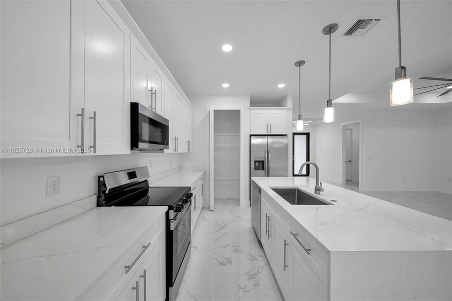 Spacious, unfurnished interior of a new home in , Lehigh Acres (Image 23).