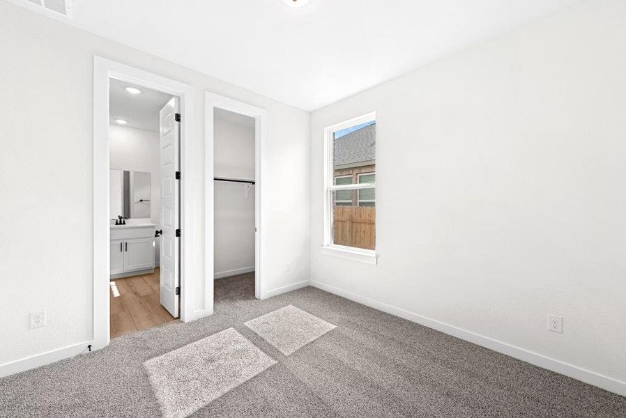 Spacious, unfurnished interior of a new home in University Heights, Round Rock (Image 25).