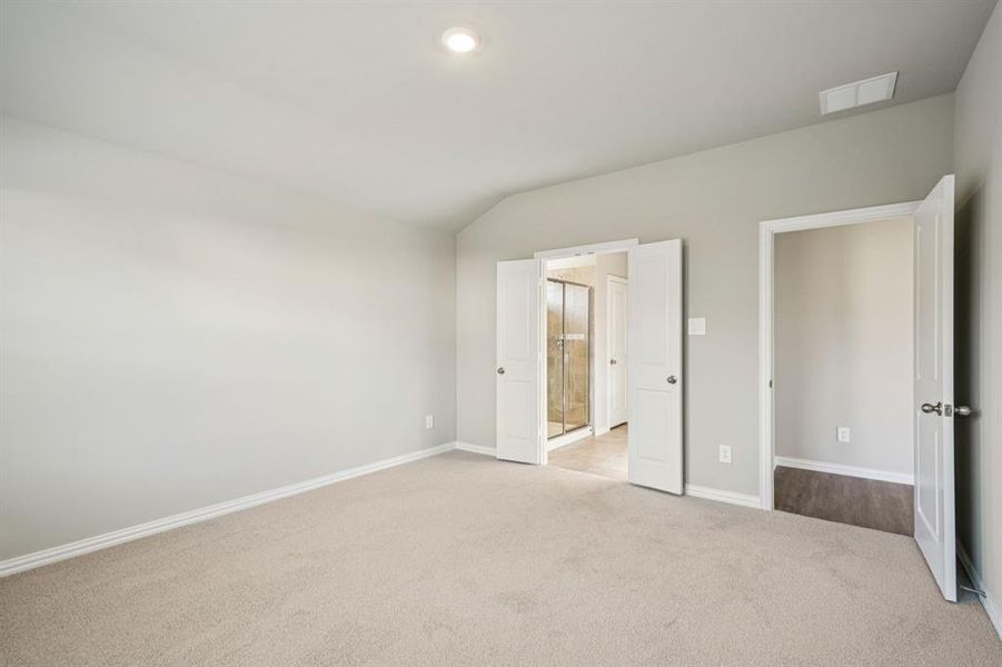 Spacious, unfurnished interior of a new home in , Princeton (Image 33).
