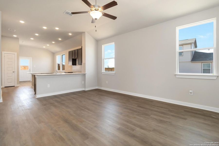 Spacious, unfurnished interior of a new home in Applewhite Meadows, San Antonio (Image 18).