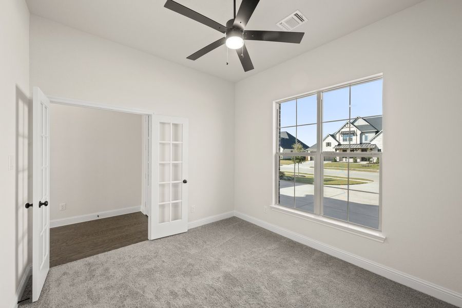 Spacious, unfurnished interior of a new home in Myrtle Creek, Waxahachie (Image 18).